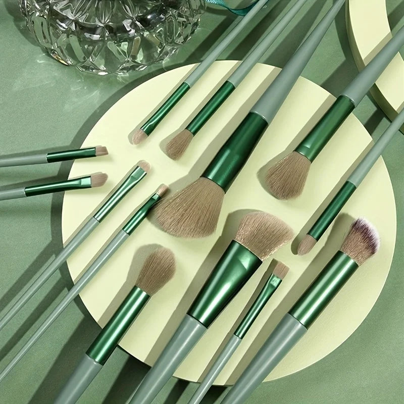 Makeup brush set: Soft and delicate, it includes eyeshadow, foundation, It is the perfect birthday gift for mothers or women.