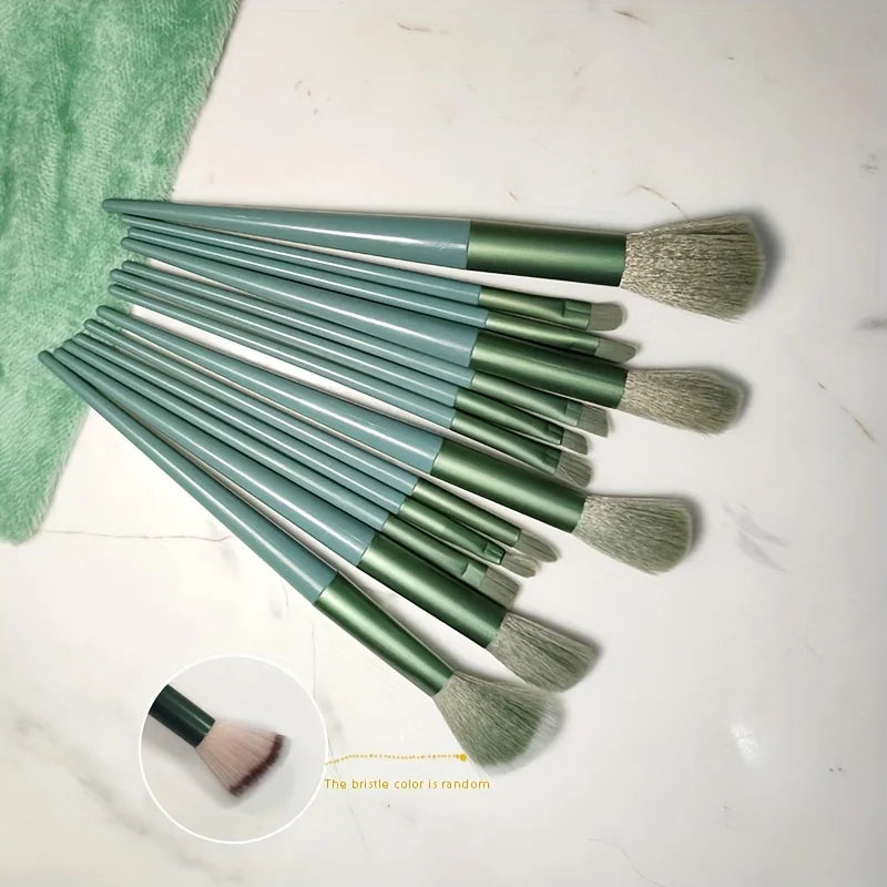 Makeup brush set: Soft and delicate, it includes eyeshadow, foundation, It is the perfect birthday gift for mothers or women.